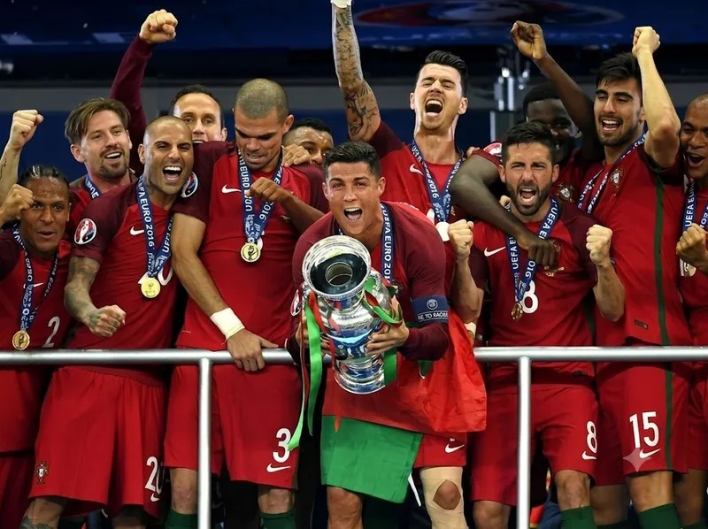 Bồ Đào Nha lần đầu vô địch EURO 2016 sau chiến thắng trước chủ nhà Pháp.