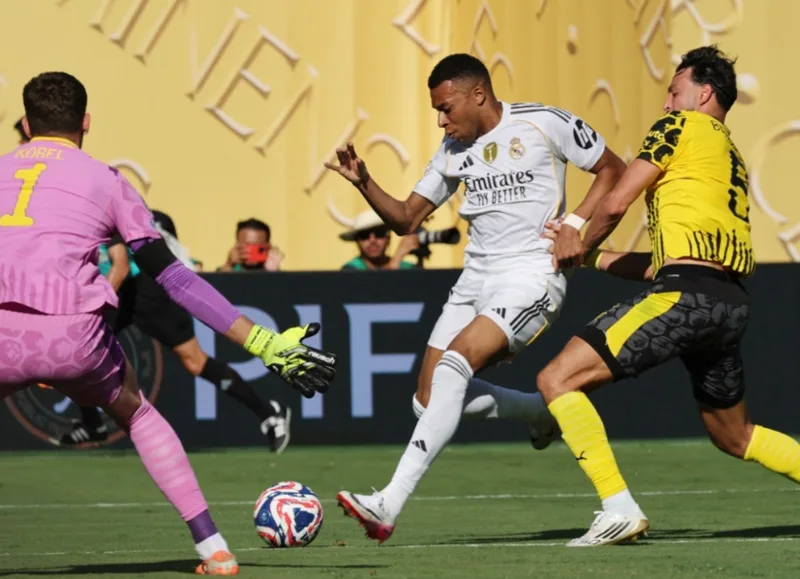 Real Madrid tạo màn ngược dòng ấn tượng trước Dortmund với chiến thắng 5-2 tại Bernabéu.
