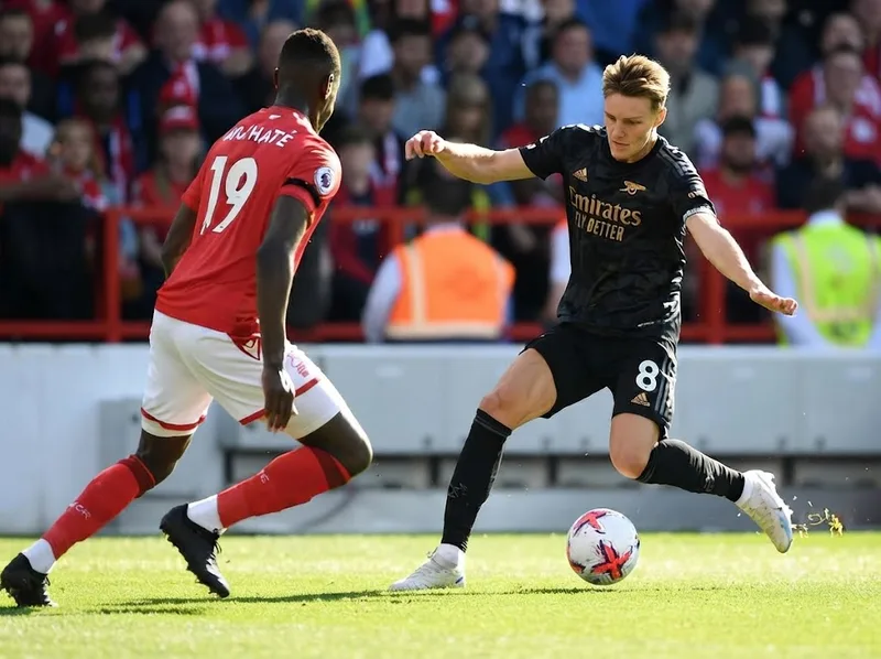 Khả năng chuyền bóng, pressing và xử lý bằng chân trái giúp Martin Odegaard trở thành tiền vệ sáng tạo quan trọng.