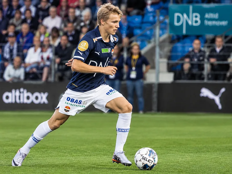 Martin Odegaard từ tài năng trẻ Na Uy đã sớm gây chú ý nhờ kỹ thuật, nhãn quan và khả năng chơi bóng vượt tuổi.