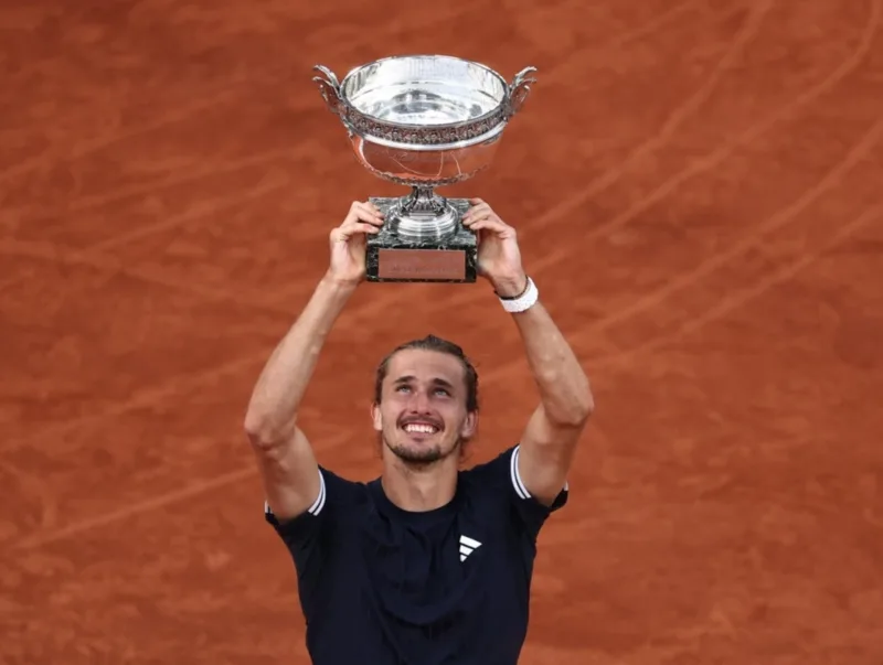 Alexander Zverev chinh phục quần vợt Pháp mở rộng 2026 và hoàn tất hành trình tìm kiếm danh hiệu Grand Slam đầu tiên trong sự nghiệp.