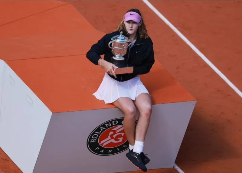 Mirra Andreeva tạo dấu mốc lớn tại Roland-Garros khi đăng quang nội dung đơn nữ ở tuổi 19 sau hành trình thi đấu đầy bản lĩnh.