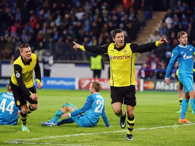 Lewandowski trưởng thành vượt bậc tại Dortmund và ghi dấu ấn bằng khả năng pressing, làm tường và săn bàn hiệu quả.