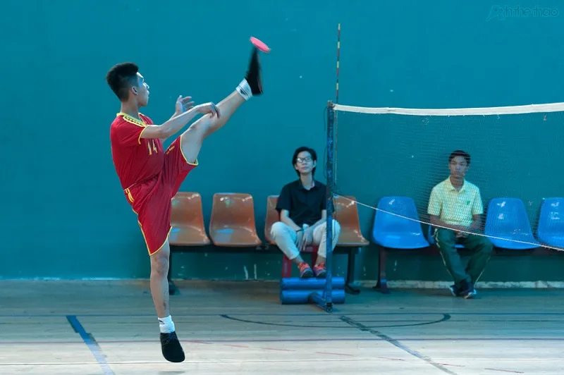 Những kỹ thuật đá cầu cơ bản cho người mới bắt đầu